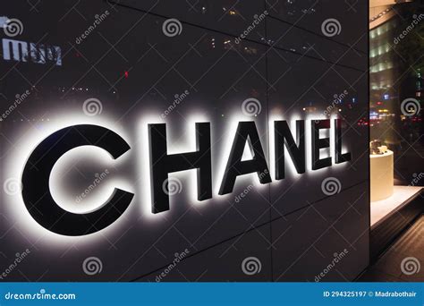 individual iluminated chanel lettering